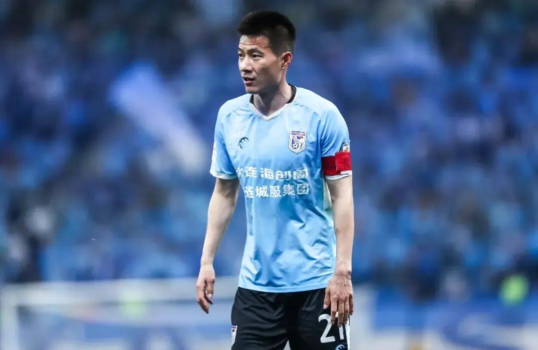 中超最后一轮，大连英博在主场会全力阻击，还是顺水推舟送个人情，让上海海港轻松斩获