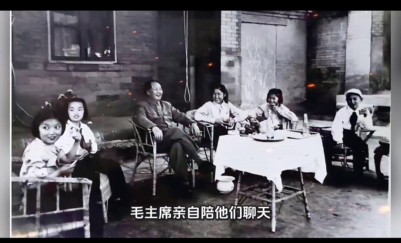 上世纪50年代，李敏在北京读书期间￼￼￼，李敏经常邀请同学来家中做客，毛主席知道