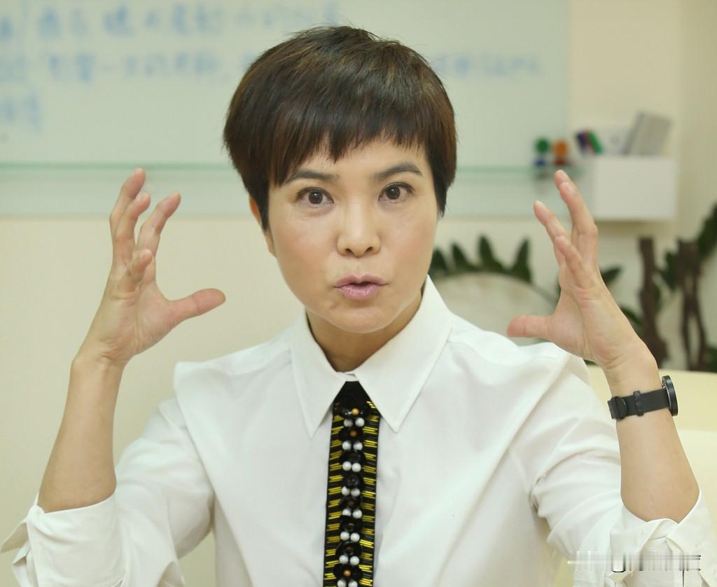 资深媒体人李艳秋提点韩国瑜，不要做另一个王金平！李艳秋发文表示，对于最近绿白选前