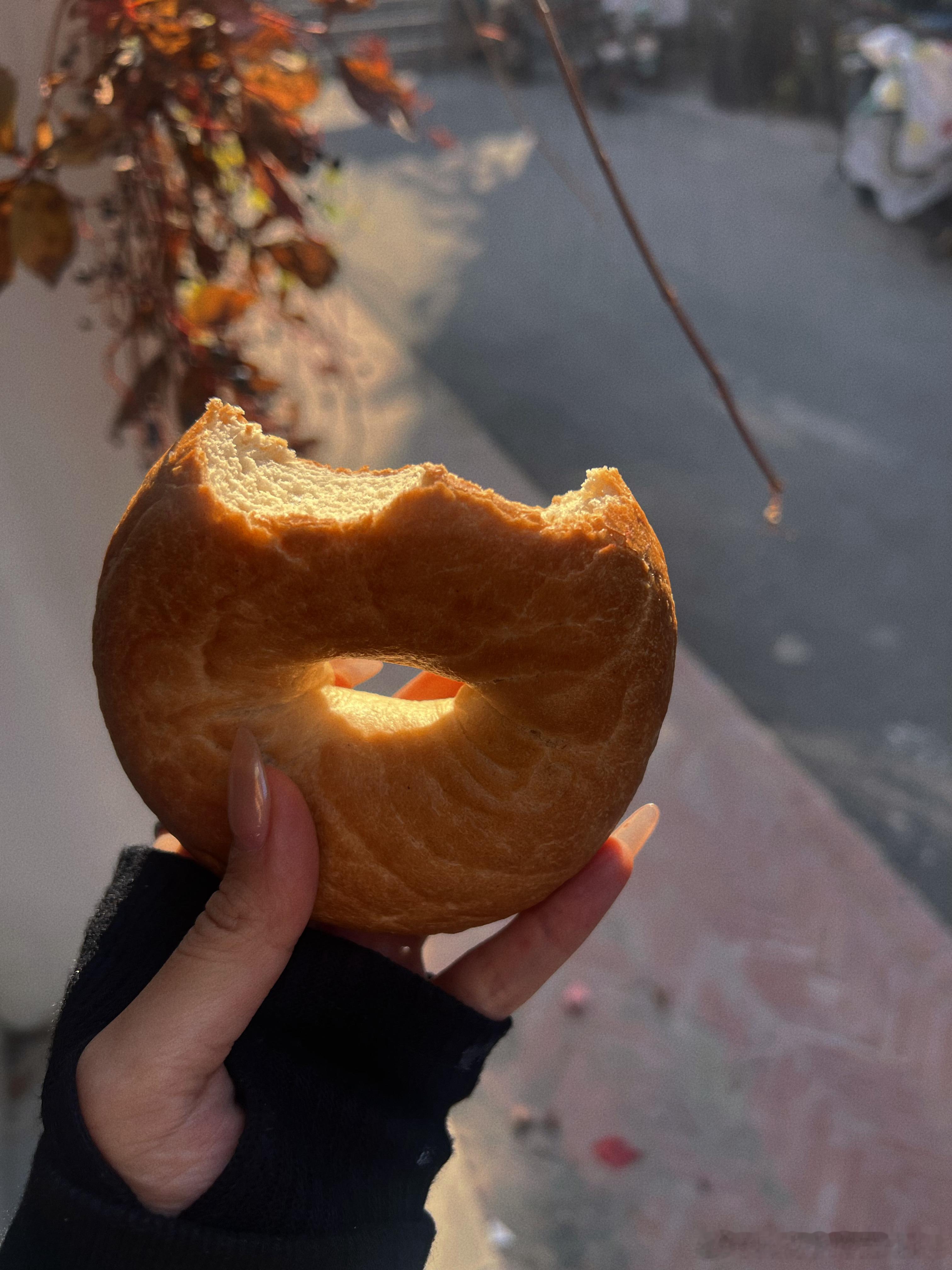 立冬啦！宝贝们！给大家看发光的贝果🥯下辈子想做一个贝果香喷喷的☺️☺️☺️☺️