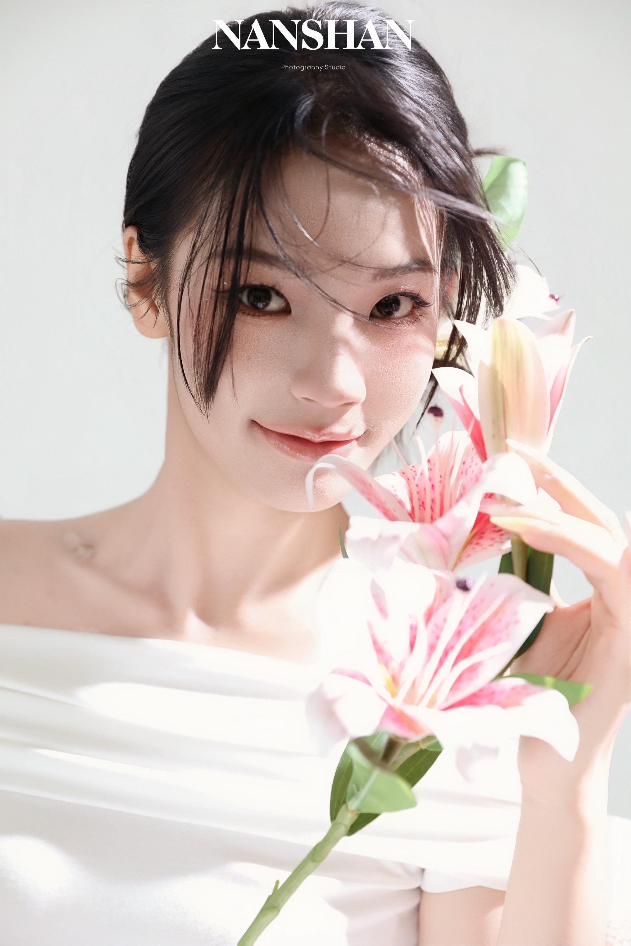超清透的百合写真