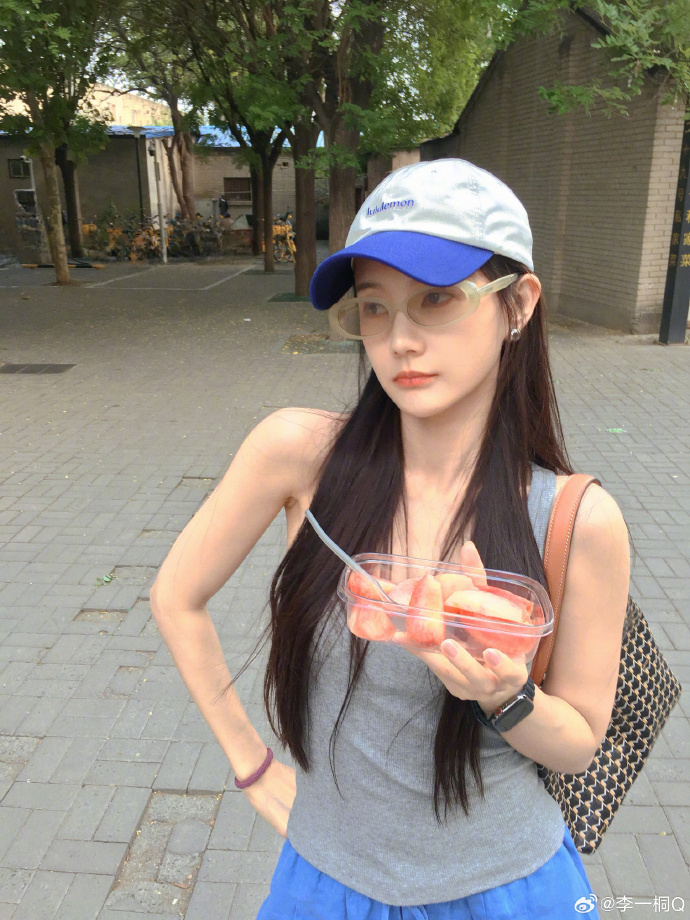 李一桐 宝宝 你的桃子能不能喂我一口