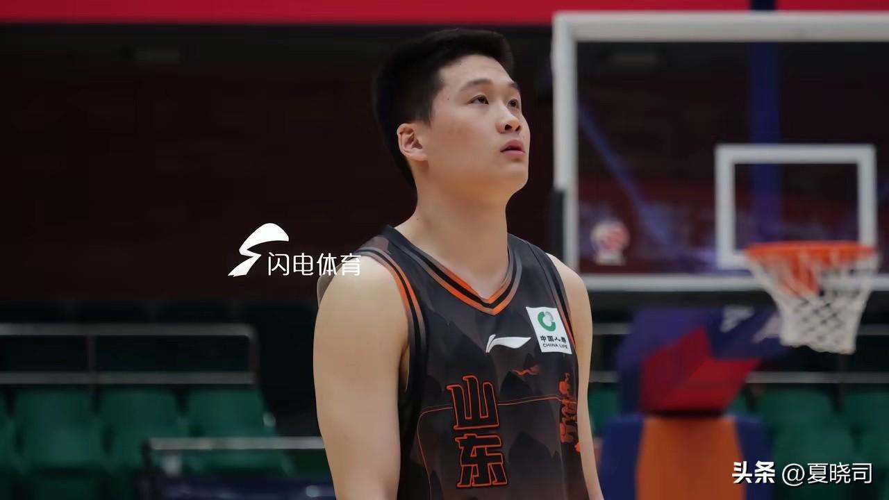 今天，山东男篮赶赴四川，不过没有克里斯的身影，山东高速男篮外援克里斯在对阵天津队