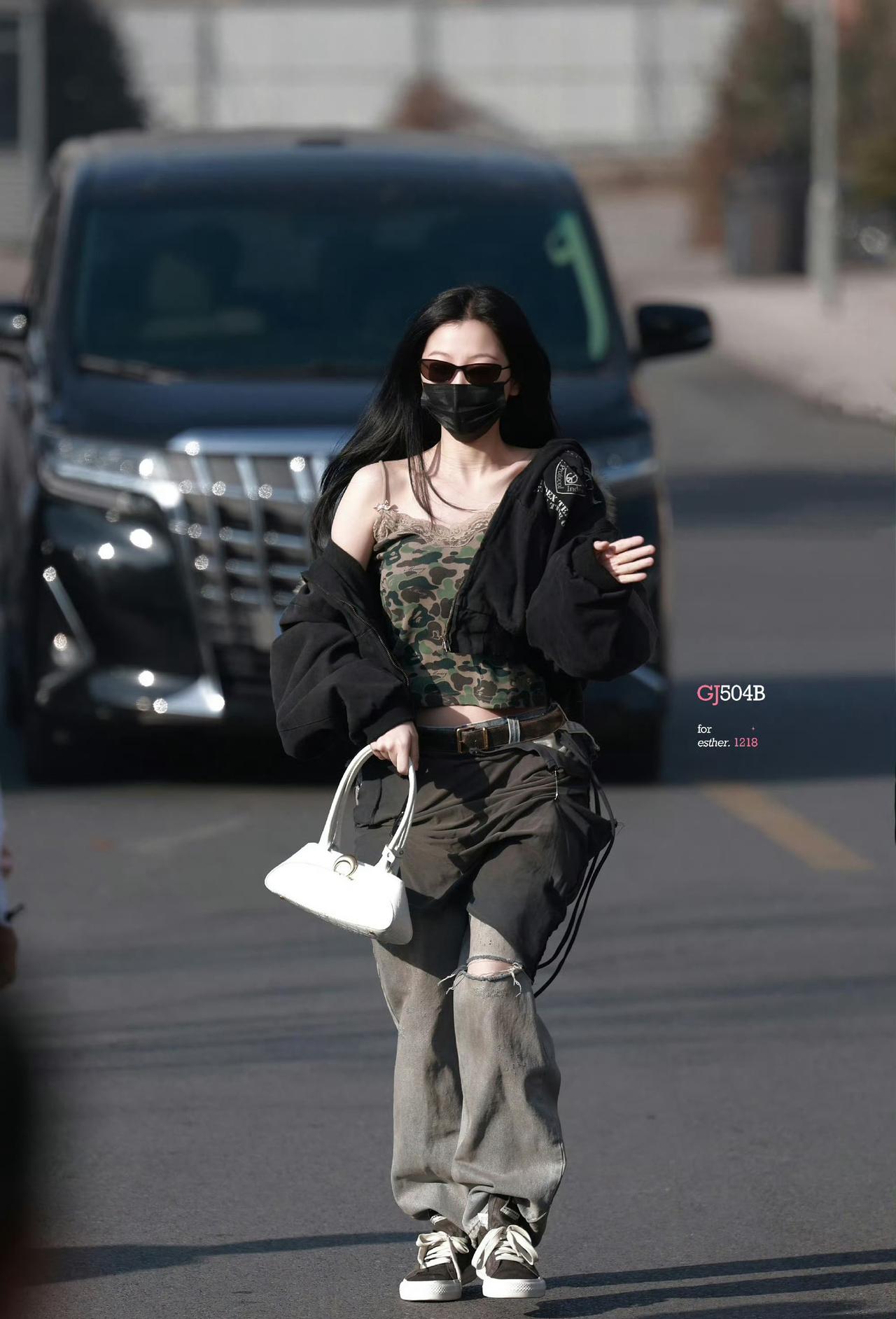 云初令把上班路透走成了秀场欣欣子怎么辣成这样真的好美