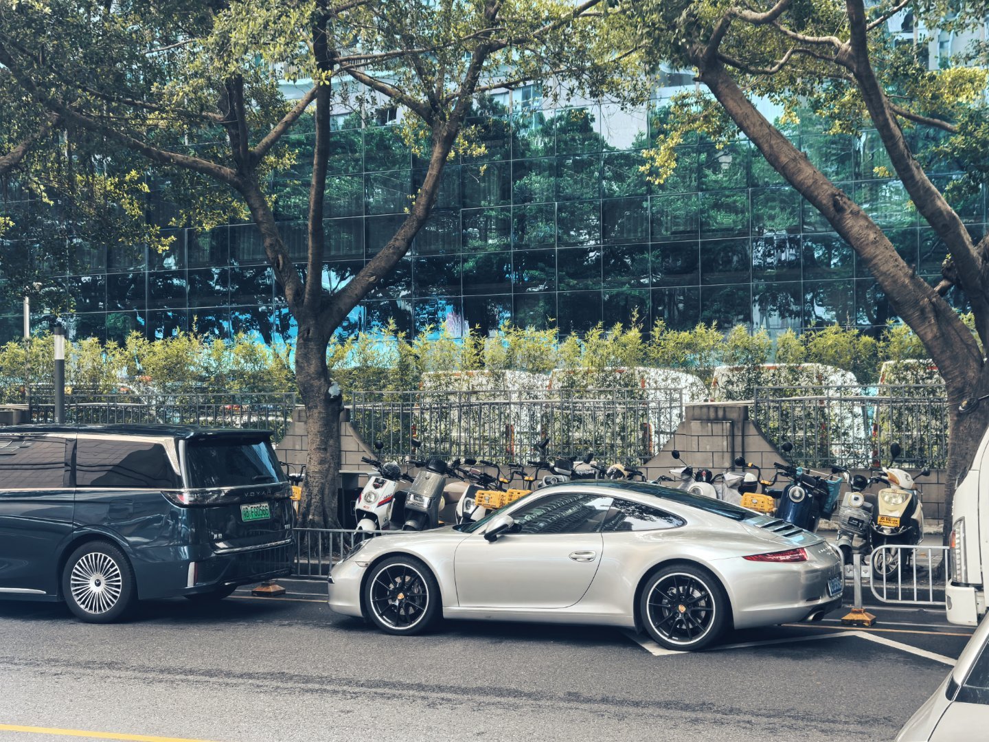银色911，靓仔哦 ​​​