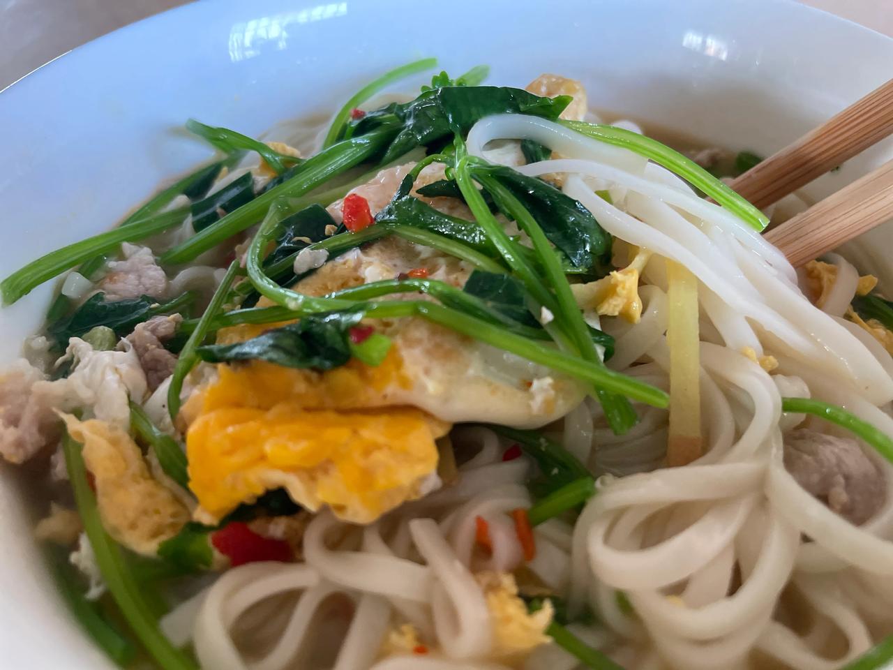 #我的早餐日记#今天的早餐——鸡蛋肉丝面，鸡蛋富含优质蛋白和多种维生素，肉丝则提