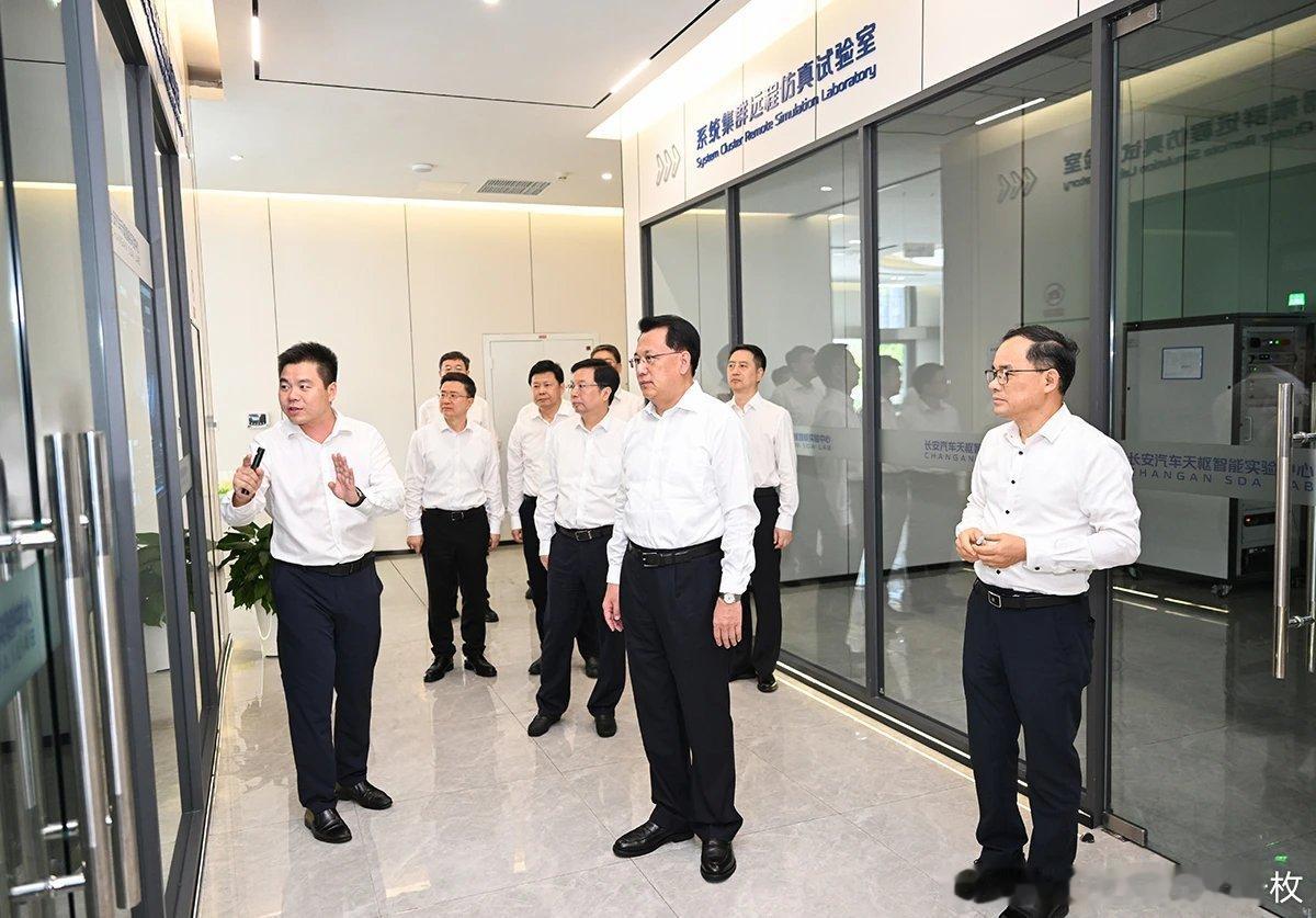 9月18日下午，重庆市与中国长安汽车签署战略合作框架协议。热点现场 ​​​