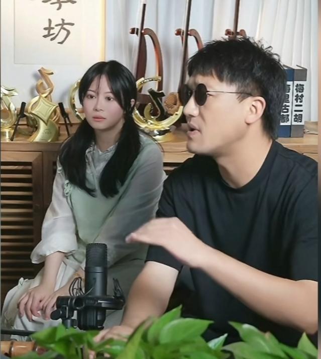今晚二饼直播间太燃了！五打一逆风翻盘，这格局真的太圈粉
 
今晚闲着没事，我和爱