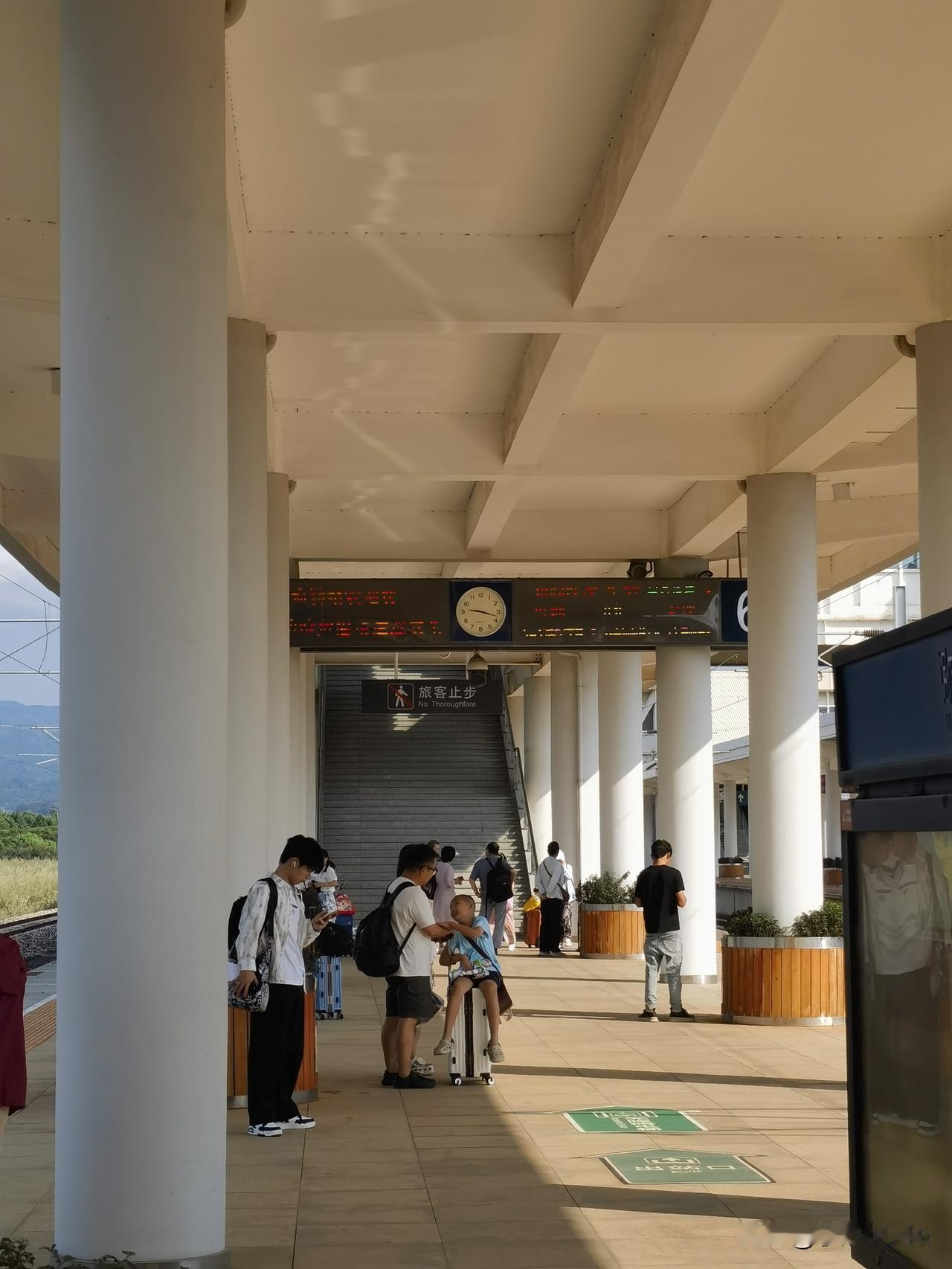 生活，是在平淡中寻找不平凡，是在日常里发现奇迹的旅程。