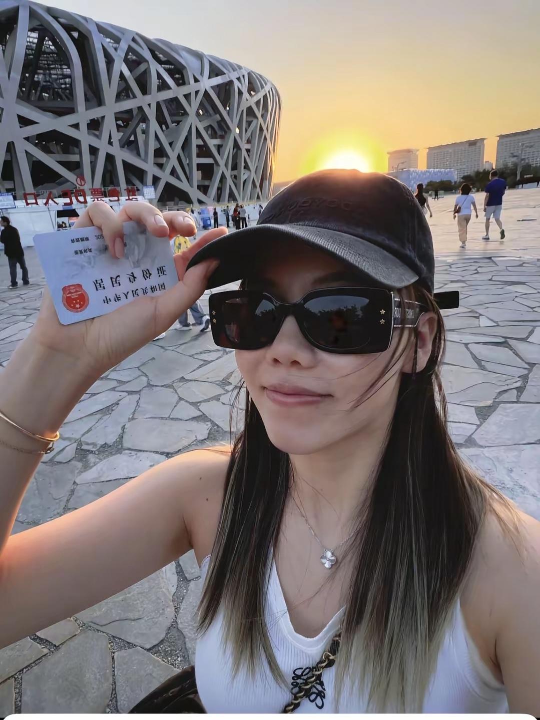 张弛有度才是生活该有的样子
那个说“新岁，忠于自己”的女孩真的又帅又飒。
伦敦世
