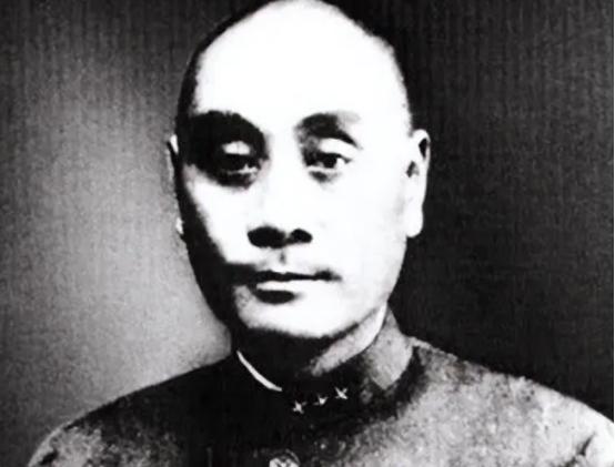 1935年，刘湘当上了四川省主席，妻子周氏觉得跟丈夫差距太大，没办法陪他在官场沉