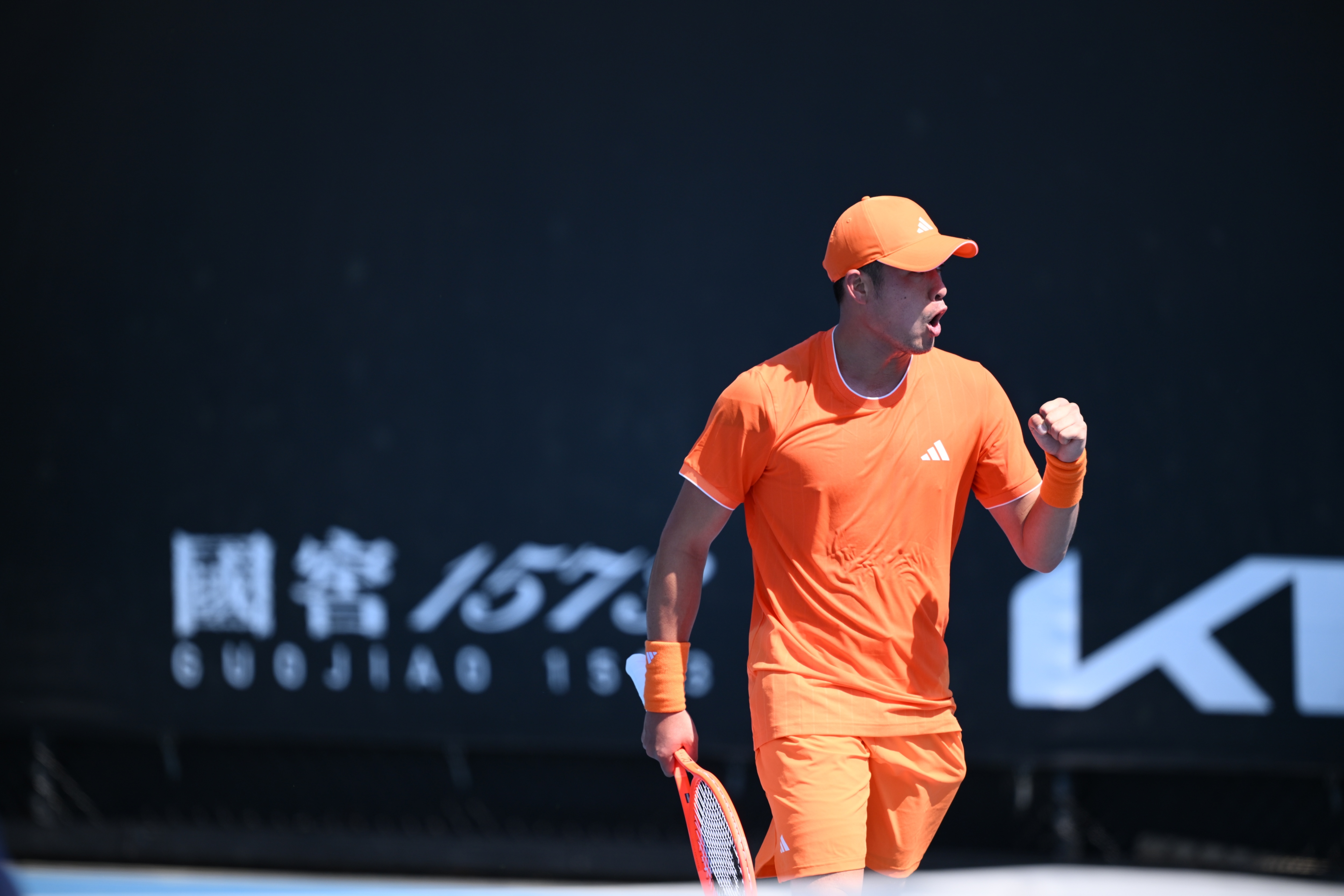 吴易昺vs纳尔迪 吴易昺虽然没保住发胜，但最后阶段实现关键破发，6-4拿下第三盘