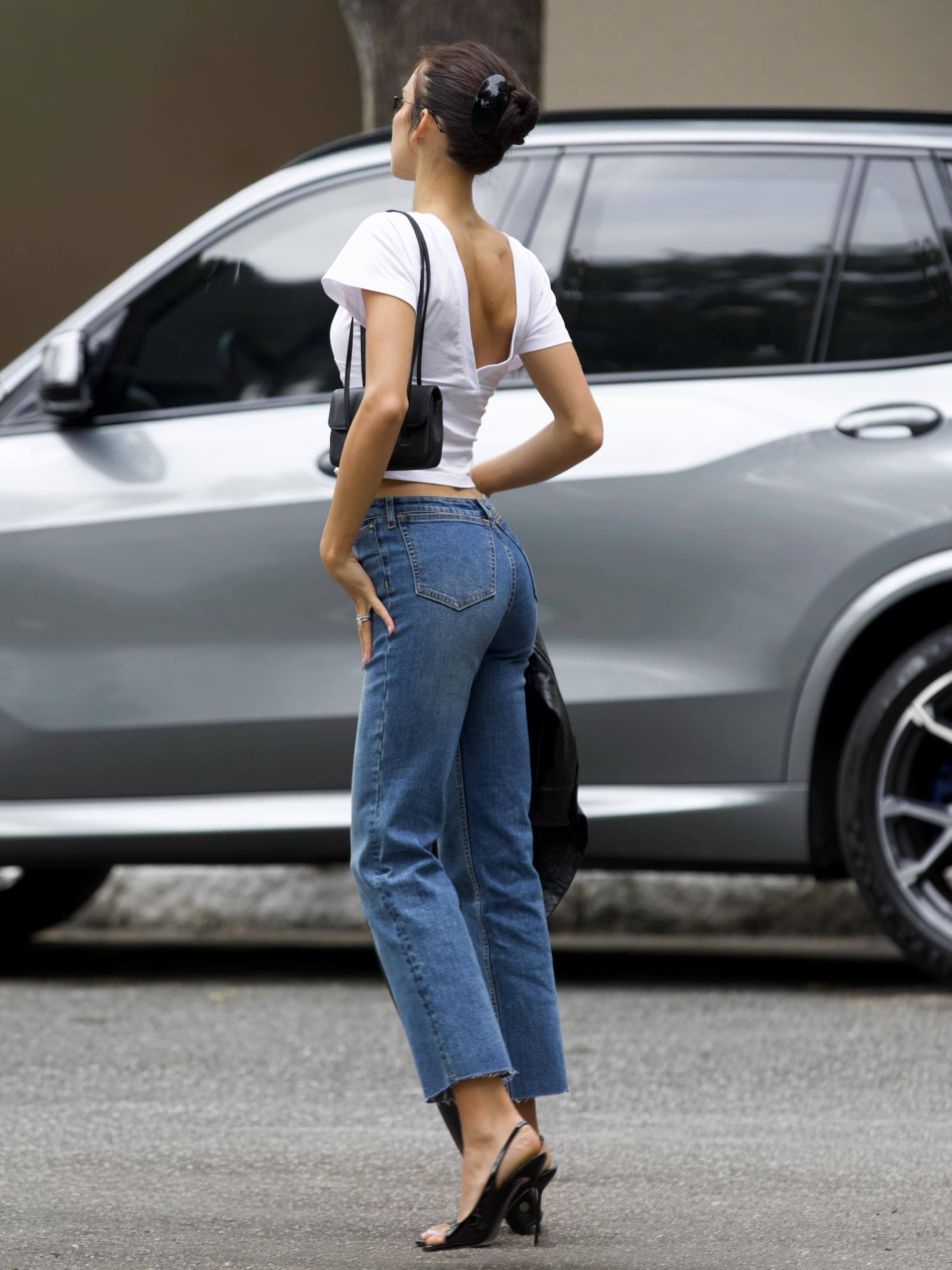 Livia Nunes Marques in Lionessback in to