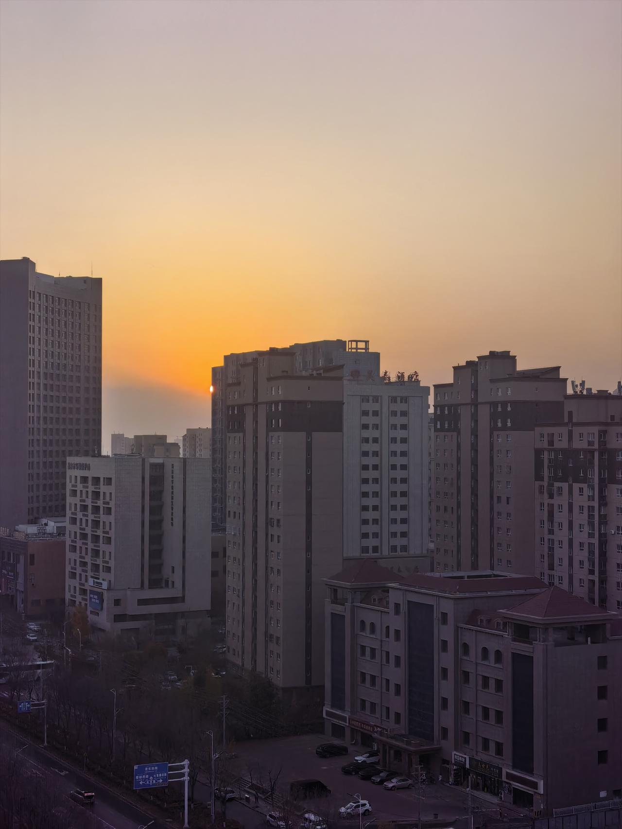 世事变迁，唯有朝阳，更古不变，日日升起，万事发生皆有利于我。