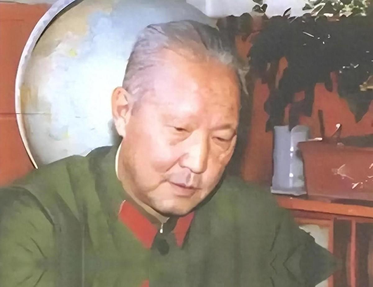 钱钱磊：钱学森唯一的孙子，1979年出生于北京，父亲是钱永刚，母亲是开国少将傅崇