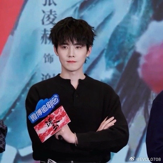 任豪POI我也是和任豪碰上拳了 激动到睡不着！《逐玉》追剧团，和任豪成功碰拳，他