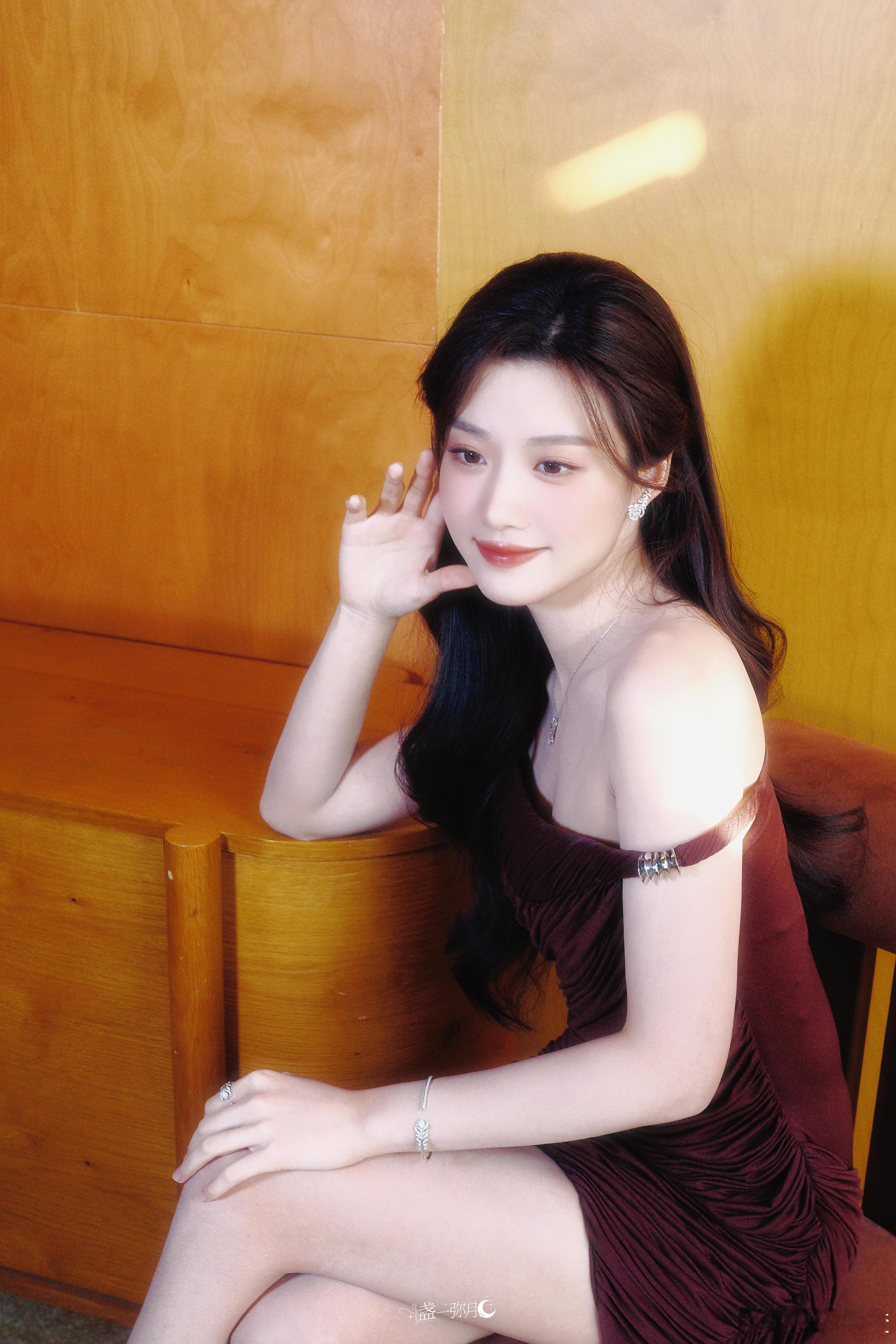 卢昱晓 光也偏爱你｜卢昱晓壁纸 卢昱晓｜ 