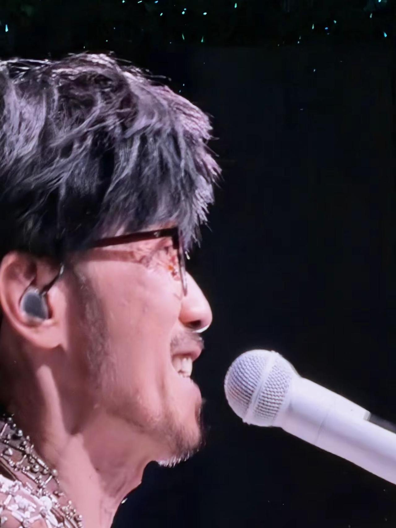 那年我们17岁，不懂得什么叫明天。歌声落幕，思绪万千，仿佛在跟年少的自己见一面。