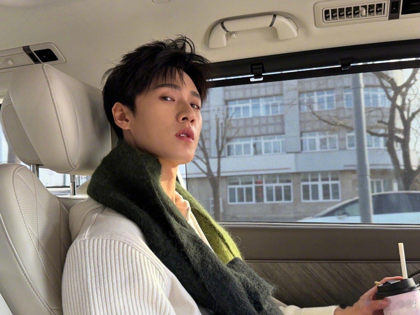 李昀锐就这样用语音评论going我李昀锐说节日快乐好苏 别人过情人节收花，我收李