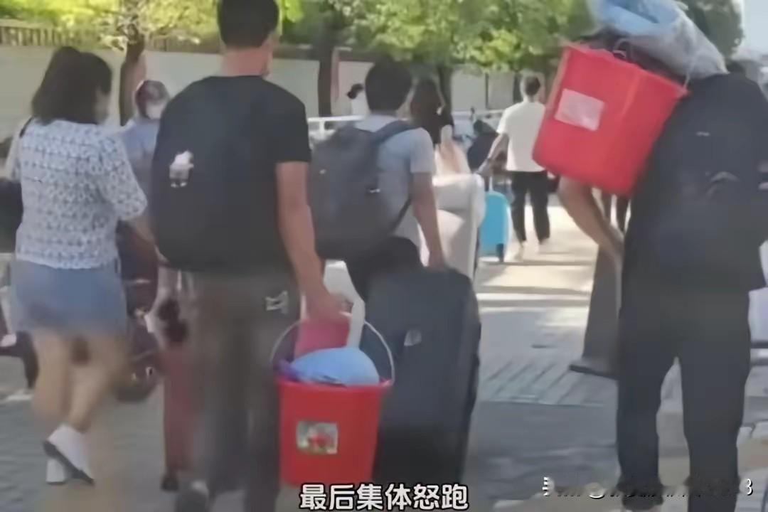 正所谓上梁不正下梁歪，父母是孩子最好的榜样！
浙江金华有位制衣厂老板，近来心里烦