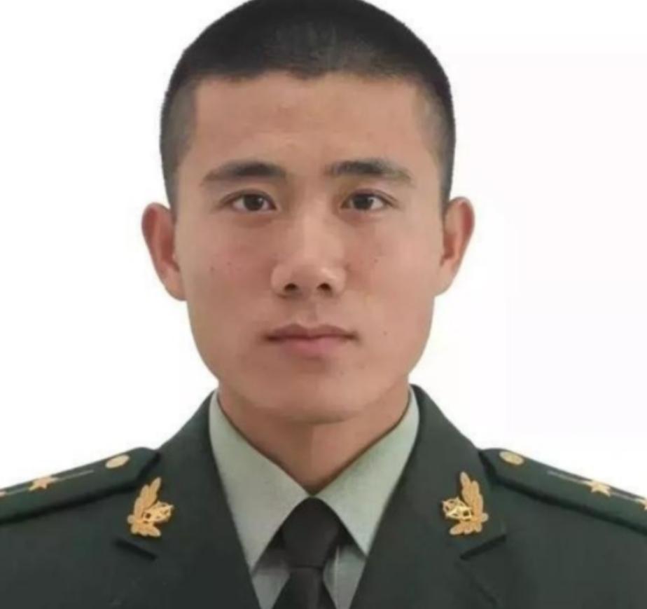 “国家白白培养了他5年。”2018年，武警济南支队入职了一个月的大学生，还立下了