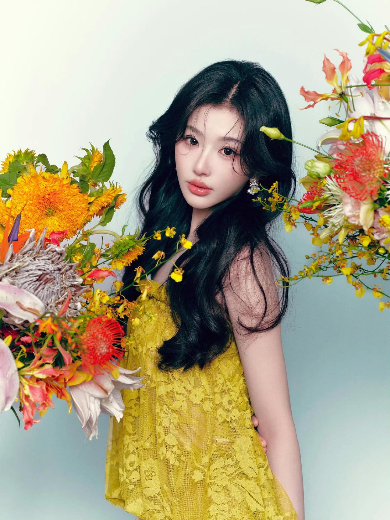孔雪儿画报：花影芬香，绿意蔓生；
夏日多巴胺女友 孔雪儿 正在派送中