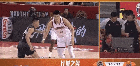 CBA开出罚单：吉林男篮曾繁日因恶劣动作被罚款10万元，停赛两场。吉林队主帅钟诚