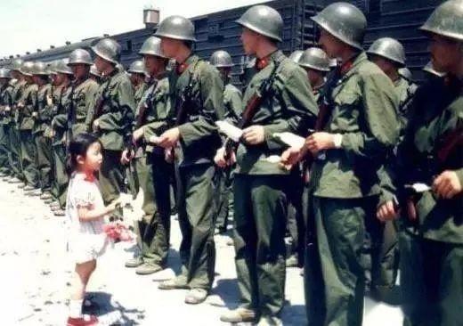 随军摄影师拍摄老山战役期间的珍贵老照片，爆发于1984年，是中越边境冲突中的关键