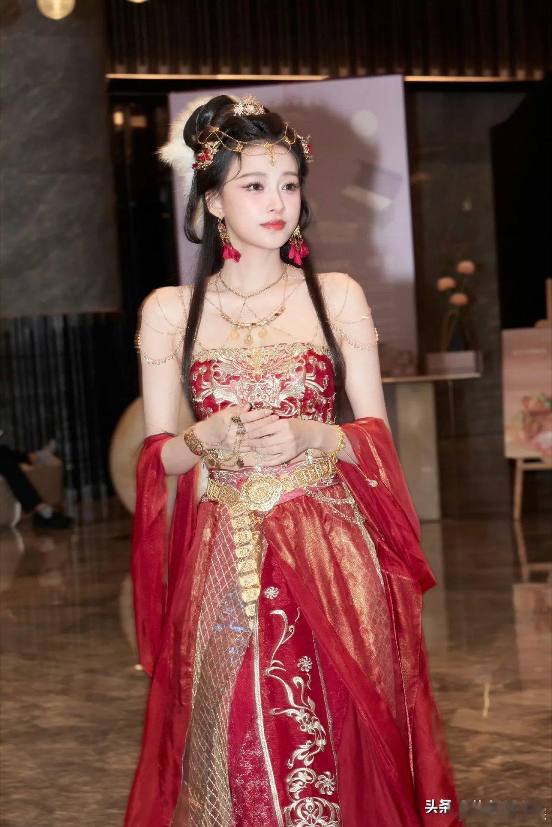 孙怡扮妲己i，还是差点意思！王牌cos与孟子义萌探cos撞型，第一眼就不如孟子义