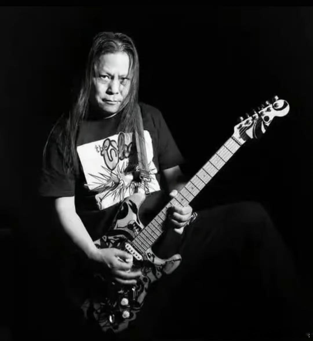 知名吉他手歇斯去世 23日，红星新闻记者获悉，国内知名摇滚乐吉他手歇斯（本名杨长