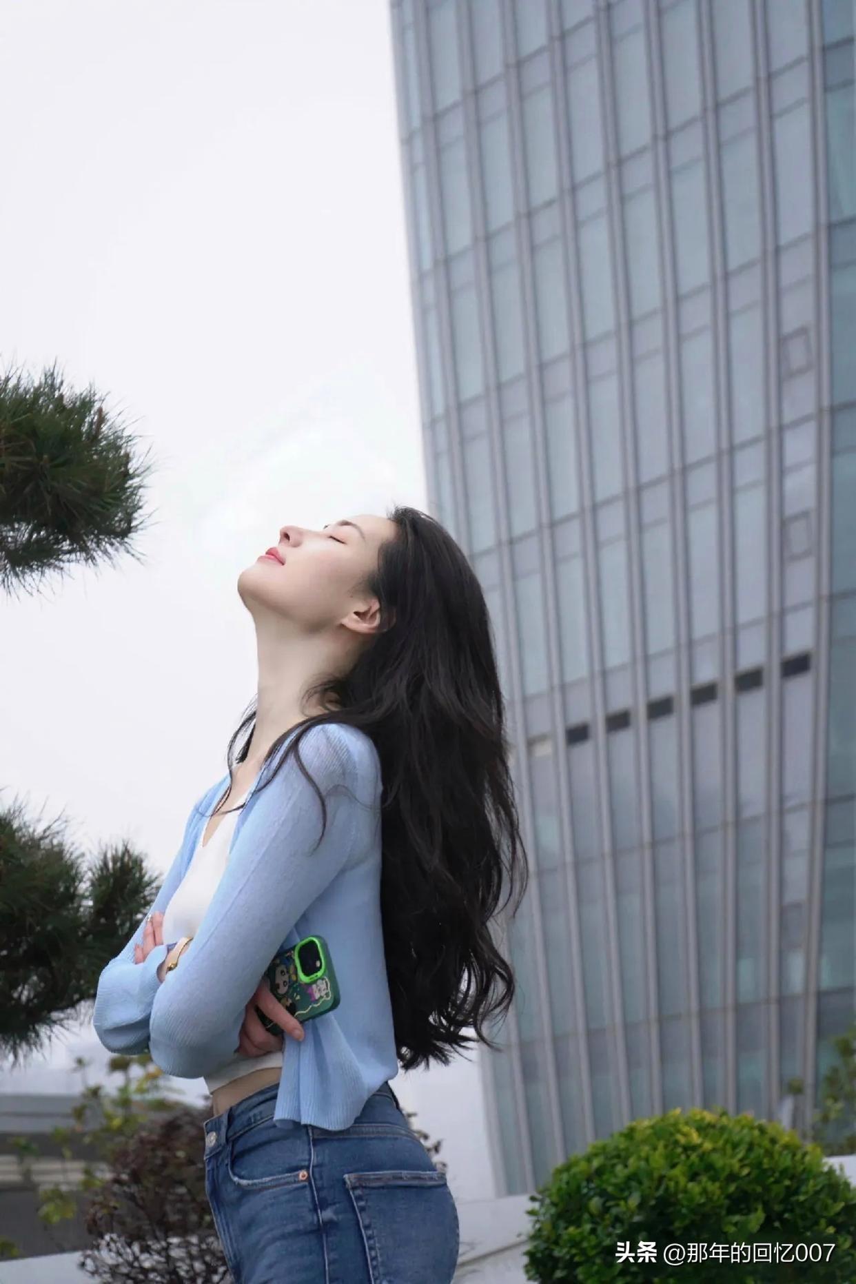 在都市的喧嚣里，每个人都像上了发条的机器。每天忙着工作，连呼吸都变得急促。夜深人