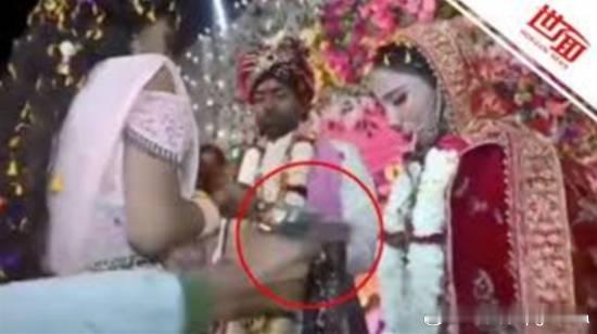 印度一18岁新娘在婚礼上遭枪击 凶手是情人据新京报报道，近日，印度一名18岁新娘