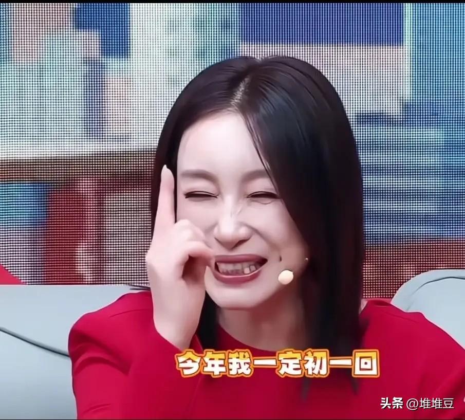 刘涛最近吐槽，去年大年三十给秦海璐发祝福消息，人家愣是忙到初五才想起来回。刘涛直