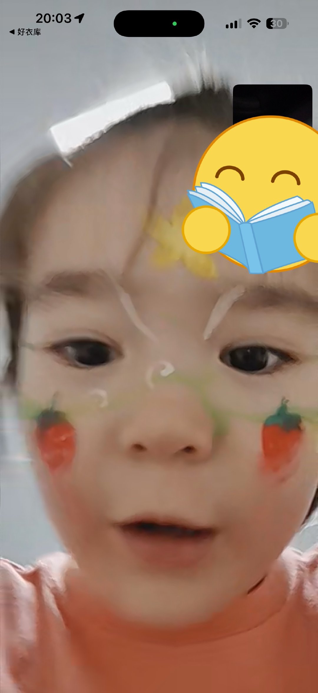 跟菜包视频，今天老师给画了彩绘，可爱加倍我妈说菜包要去洗澡，死活不肯擦掉，让我跟