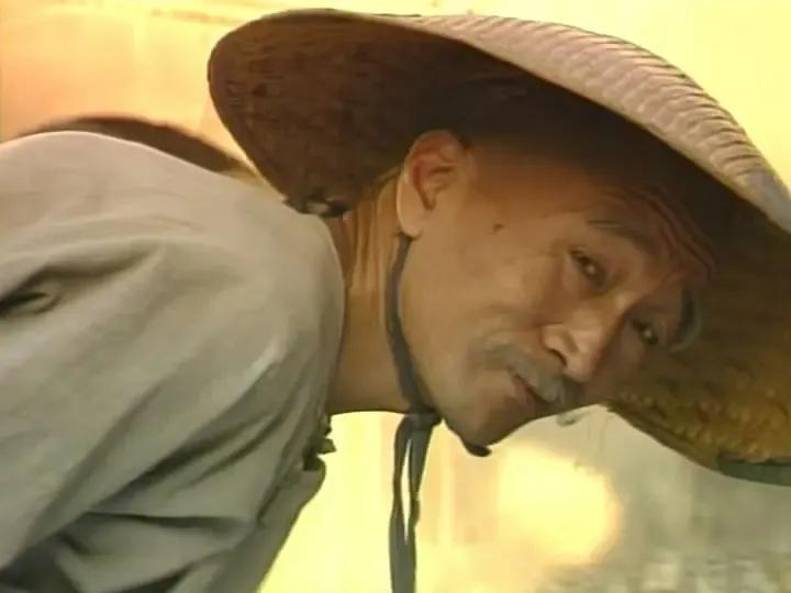 天地之间有杆秤
那秤砣是老百姓
秤杆子挑江山咿而咿而呦
你是定盘的星！
1996