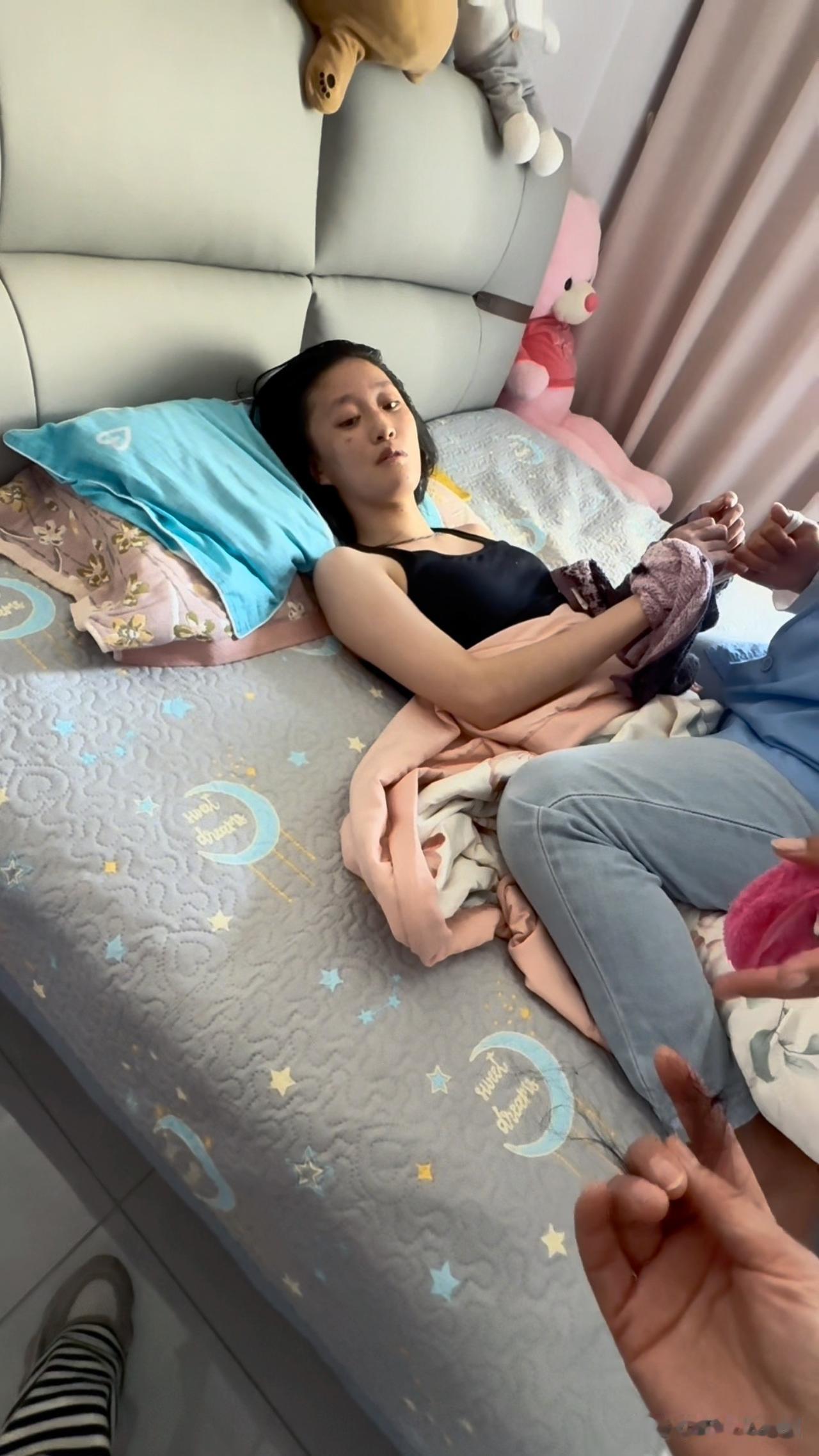 关关难过关关过，不过能怎么办？能不能过得了关就看老天的安排了……今天下午菲儿情绪