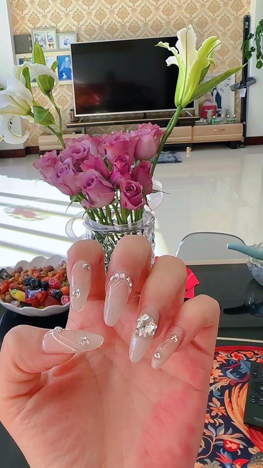 美甲满钻 来年满赚🙈