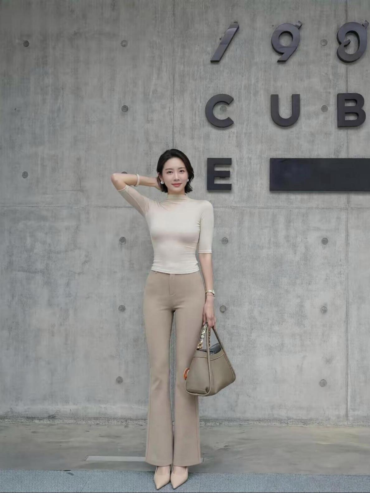 感觉到了你的爱（现代诗）
 
我感觉到了你的爱，
它是晚风掠过荒苔，揉碎岁月的苍