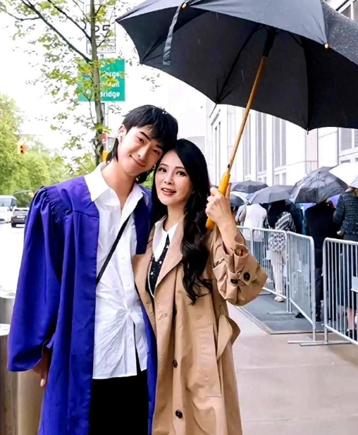 1.吴倩的团队让她表面上别承认复婚之类的，就说是为了孩子才在一起，私下里尽量少被