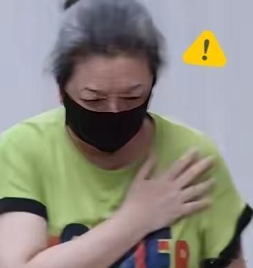 江珊这次，是真让人心疼了。
7月31日，石家庄大剧院，话剧《德龄与慈禧》收官场。