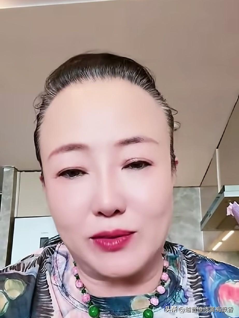 孙立荣在直播的时候，有个年轻粉丝对她说:“大姨，咱们俩处对象呀，”孙立荣说哈哈一