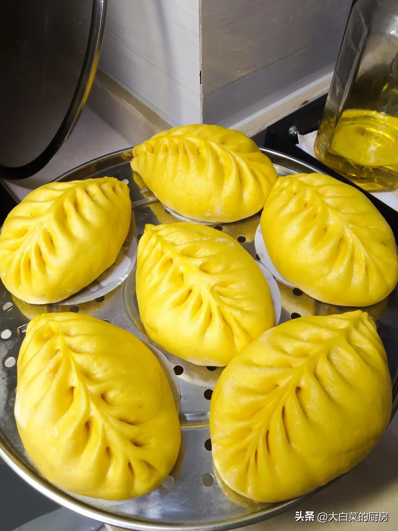 梅干菜酱肉包 木耳粉丝生肉包今天做了12斤面粉，一斤面粉做12个我打算把这些包子