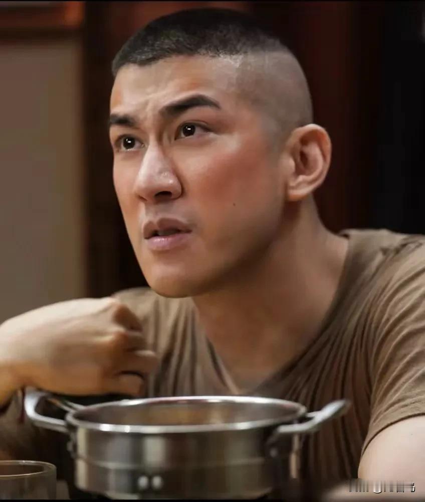在《欢迎来龙餐馆》上映之后，很多观众好奇，文牧野为什么会选择华裔演员李治廷，来出