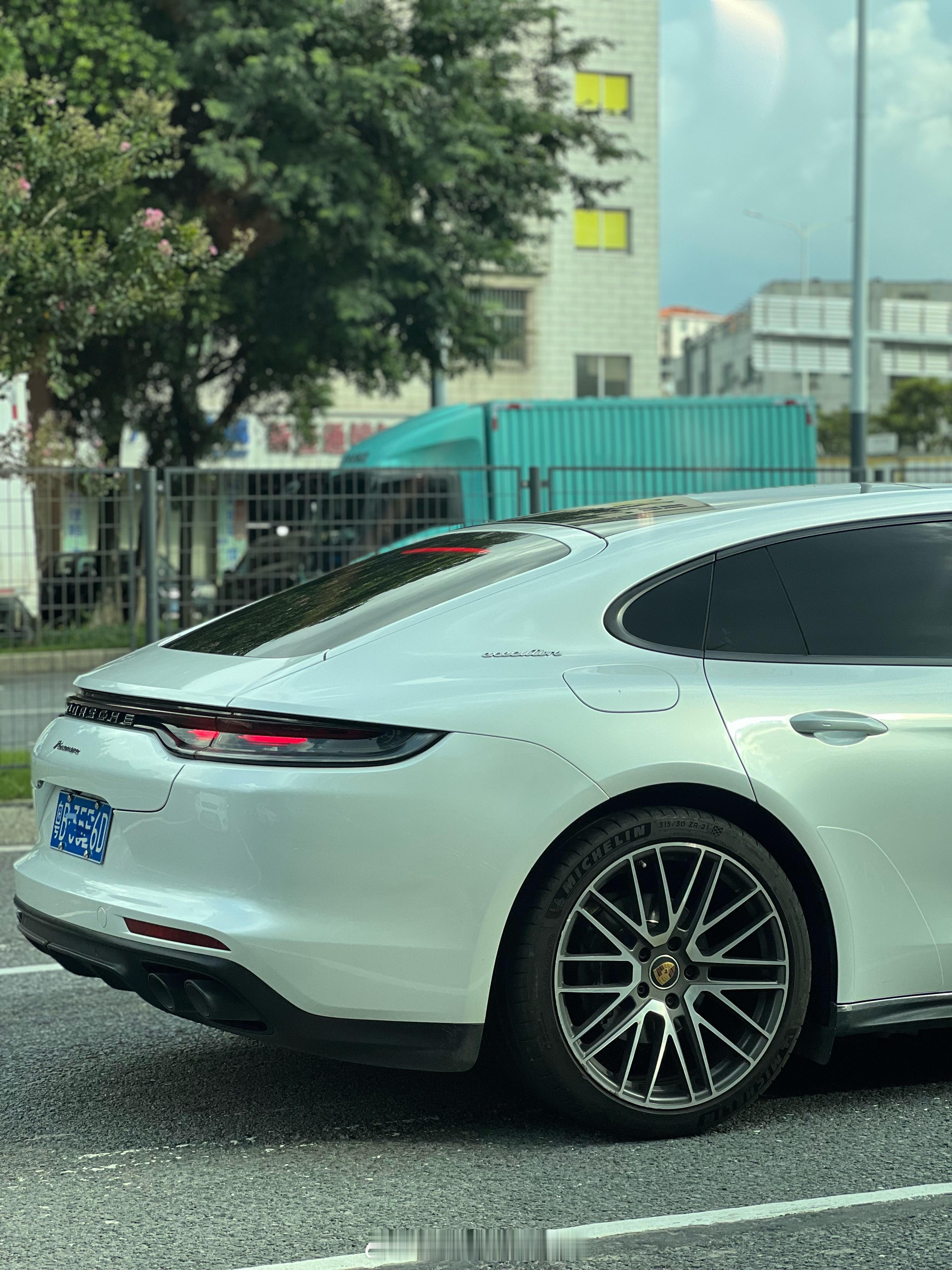 说一句“最美掀背车”！不过分吧？[可怜][可怜] ​​​