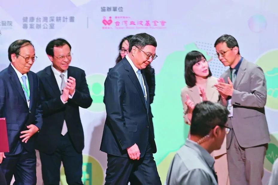 与在野党隔空交锋，卓荣泰呛声：未见县市用心查油
台湾致癌油事件延烧，朝野昨日再度