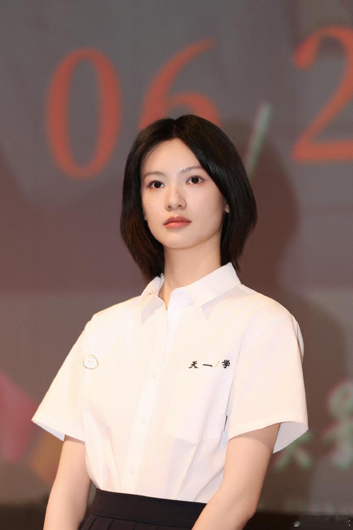 #观众镜头下的邱天# 果然多看一些美女，身心会得到升华，邱天的生图是可以弄成二维