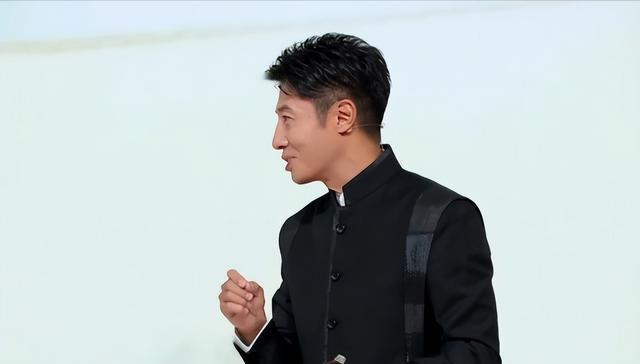 当人们提起“李白”，诗仙的意象之外，另一位李白的故事正撕开文化隔阂的裂缝她曾被西