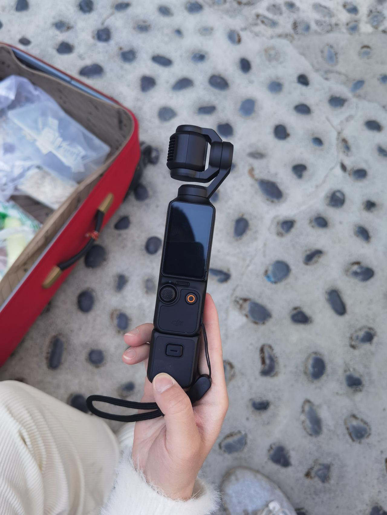 普通人做直播容易火的赛道，我看小吃容易火，没有粉丝直播间也很快起来，而且变现也很