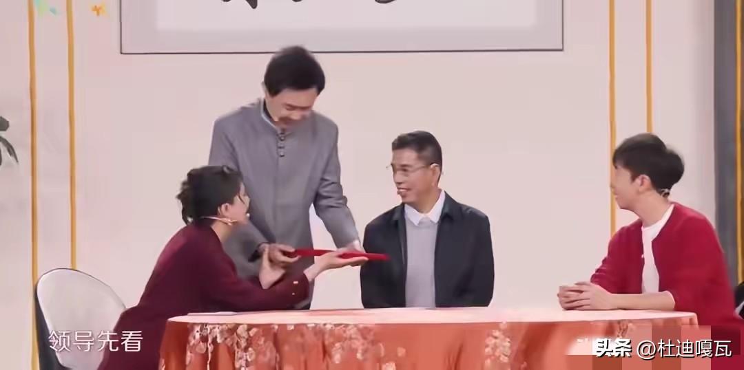 贾旭明在江苏卫视春上，真是又整了个大活！
这样的小品很久都没有出现在晚会上了，说