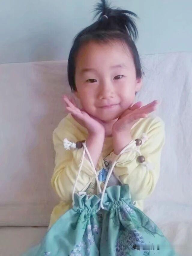 连续夸女儿10天，第9天，穷人的孩子早干活……

坐在书桌前写文章的时候，
觉得